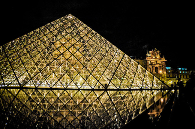 DP Paris__Louvre_Pyramid_night_vibrant